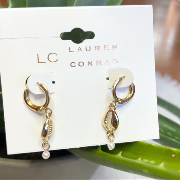NWT LC Lauren Conrad gold shell and pearl dangling earrings. - Picture 4 of 4